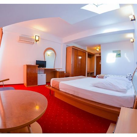Pensiune Valentina Hotell Râmnicu Vâlcea Exteriör bild