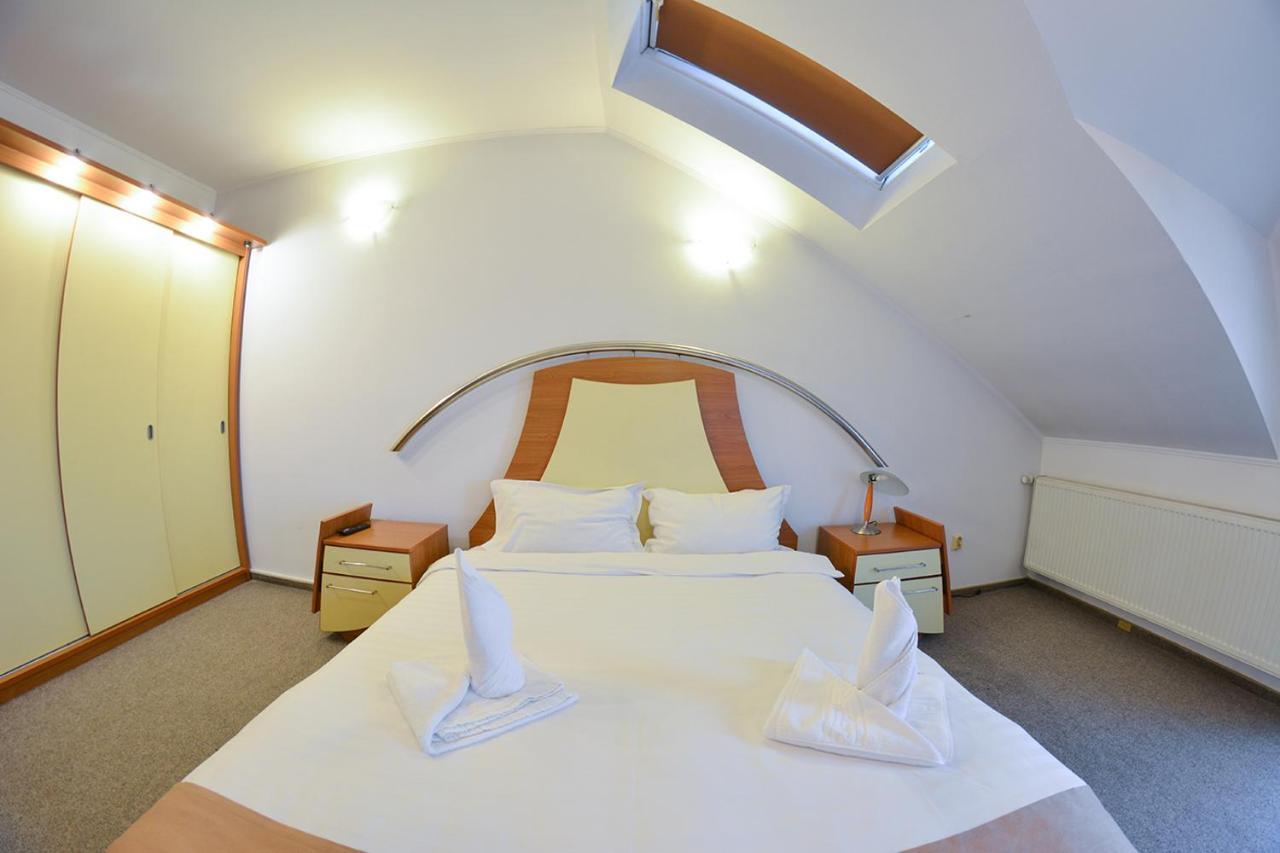 Pensiune Valentina Hotell Râmnicu Vâlcea Exteriör bild
