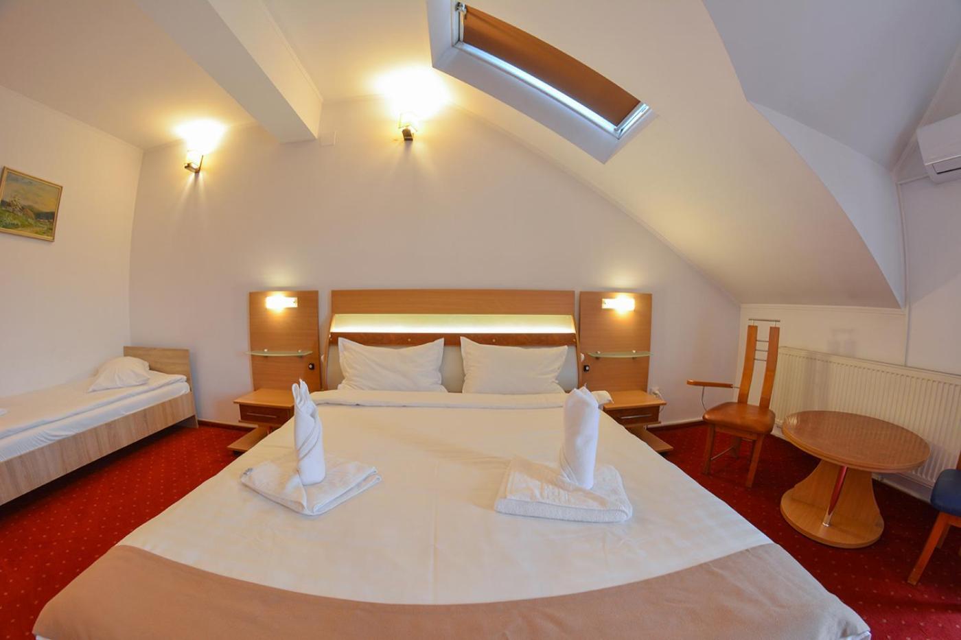 Pensiune Valentina Hotell Râmnicu Vâlcea Exteriör bild