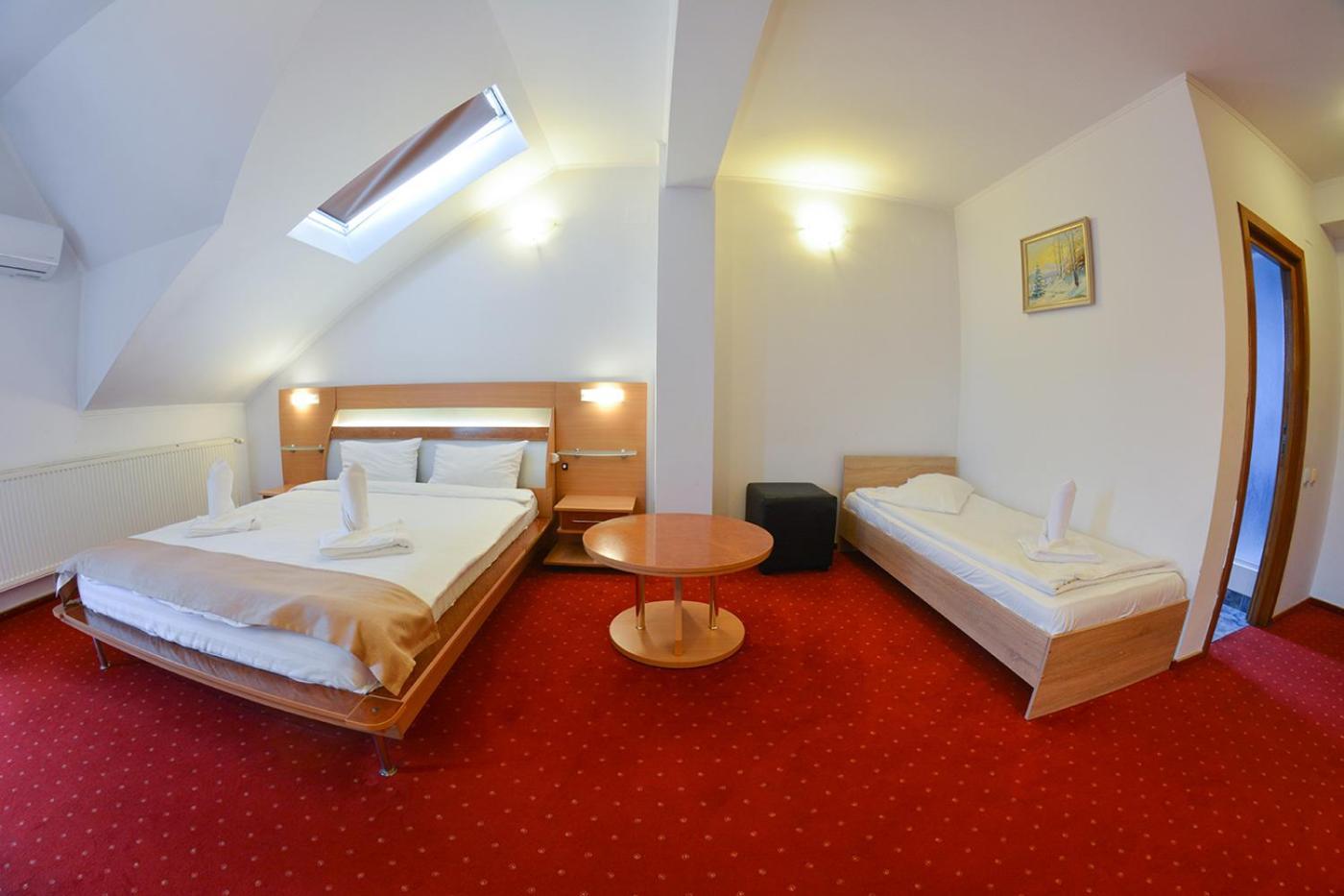 Pensiune Valentina Hotell Râmnicu Vâlcea Exteriör bild