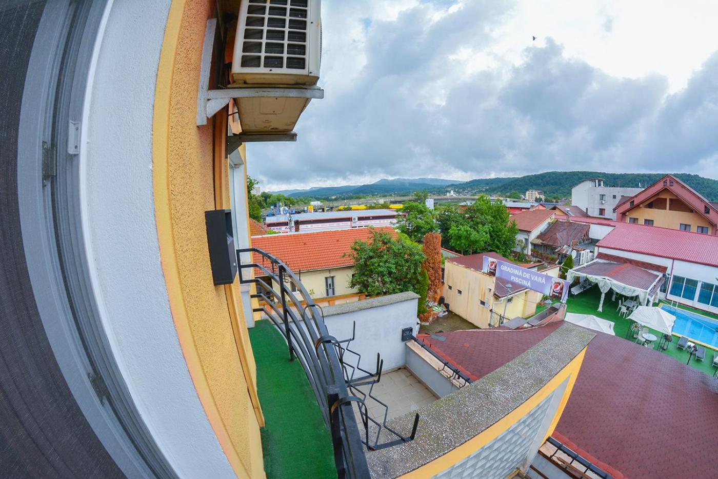 Pensiune Valentina Hotell Râmnicu Vâlcea Exteriör bild