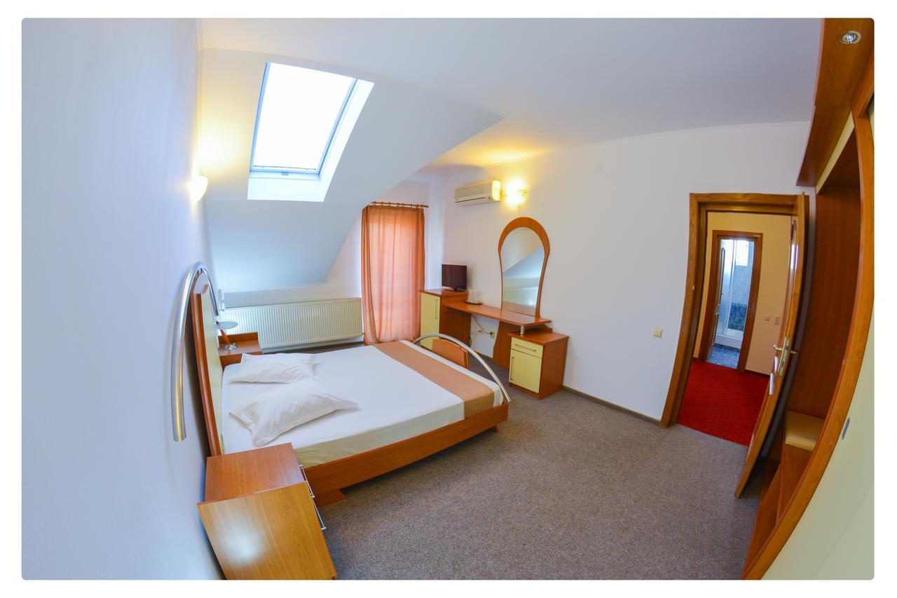 Pensiune Valentina Hotell Râmnicu Vâlcea Exteriör bild