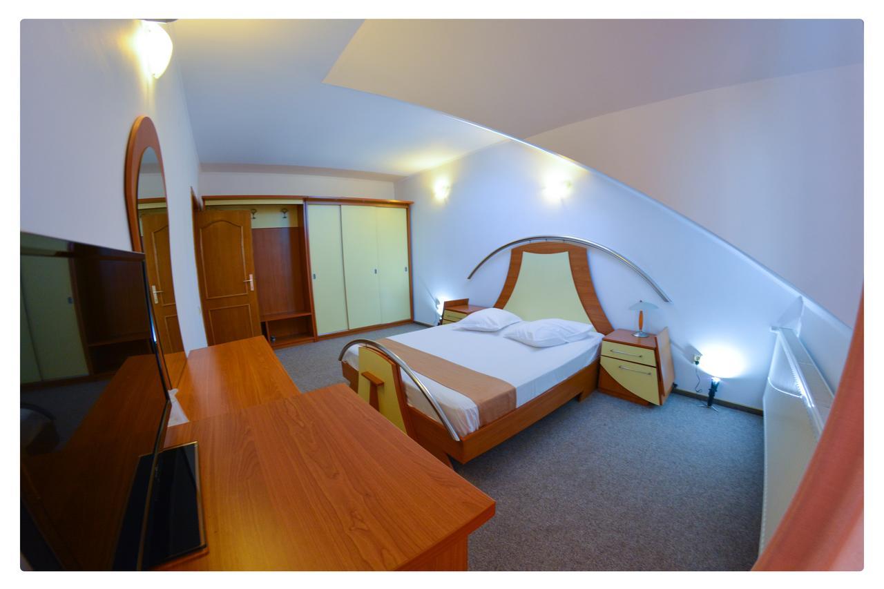 Pensiune Valentina Hotell Râmnicu Vâlcea Exteriör bild