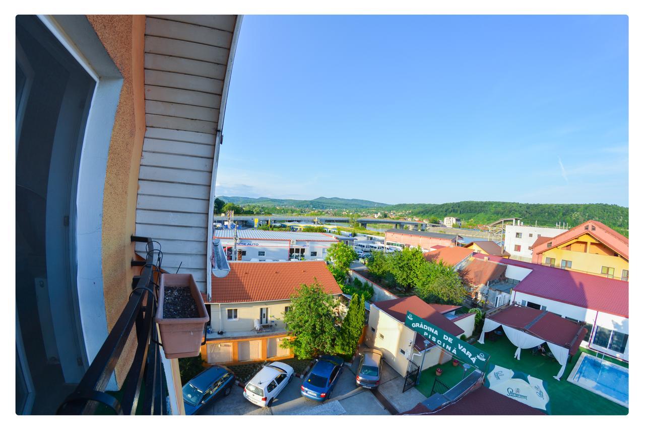 Pensiune Valentina Hotell Râmnicu Vâlcea Exteriör bild